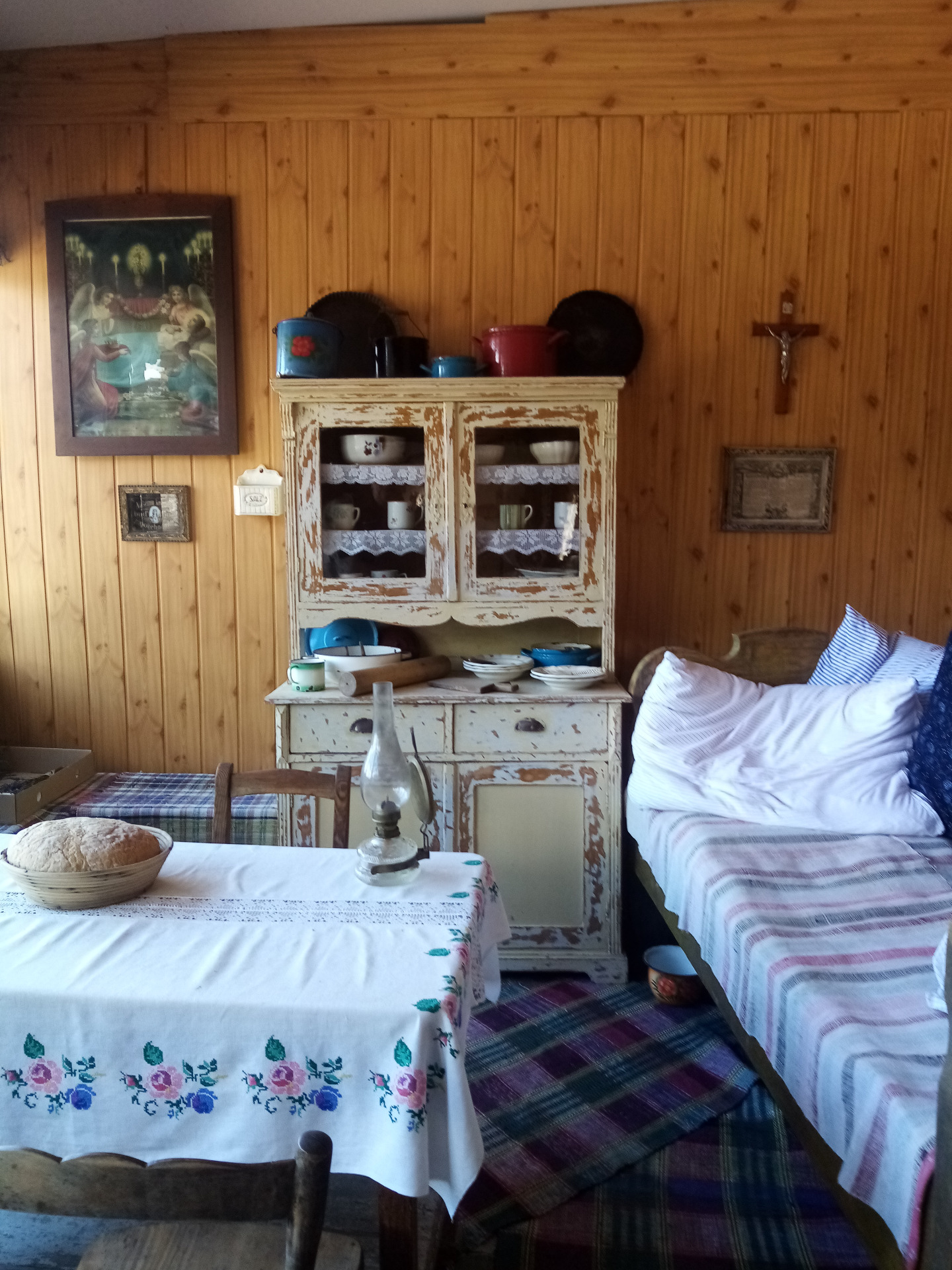 Kláštorisko, tradičná slovenská izba